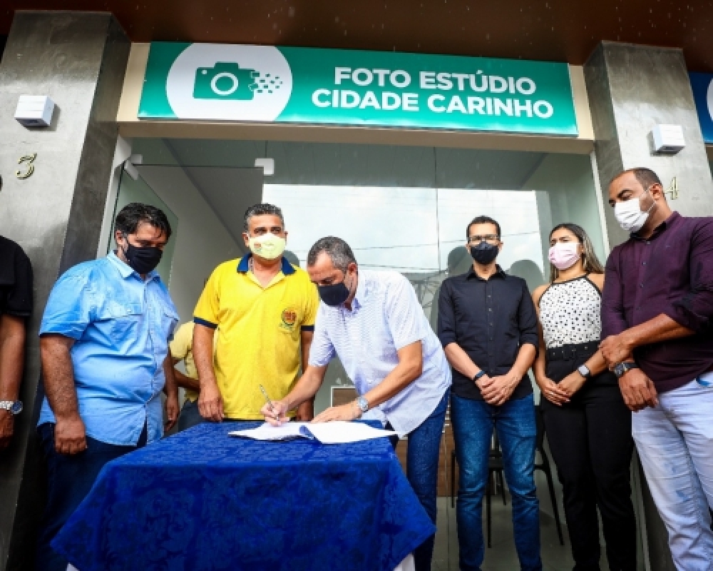 Prefeito Nicolas Pereira entrega galeria comercial com 05 espaços novos empreendimentos