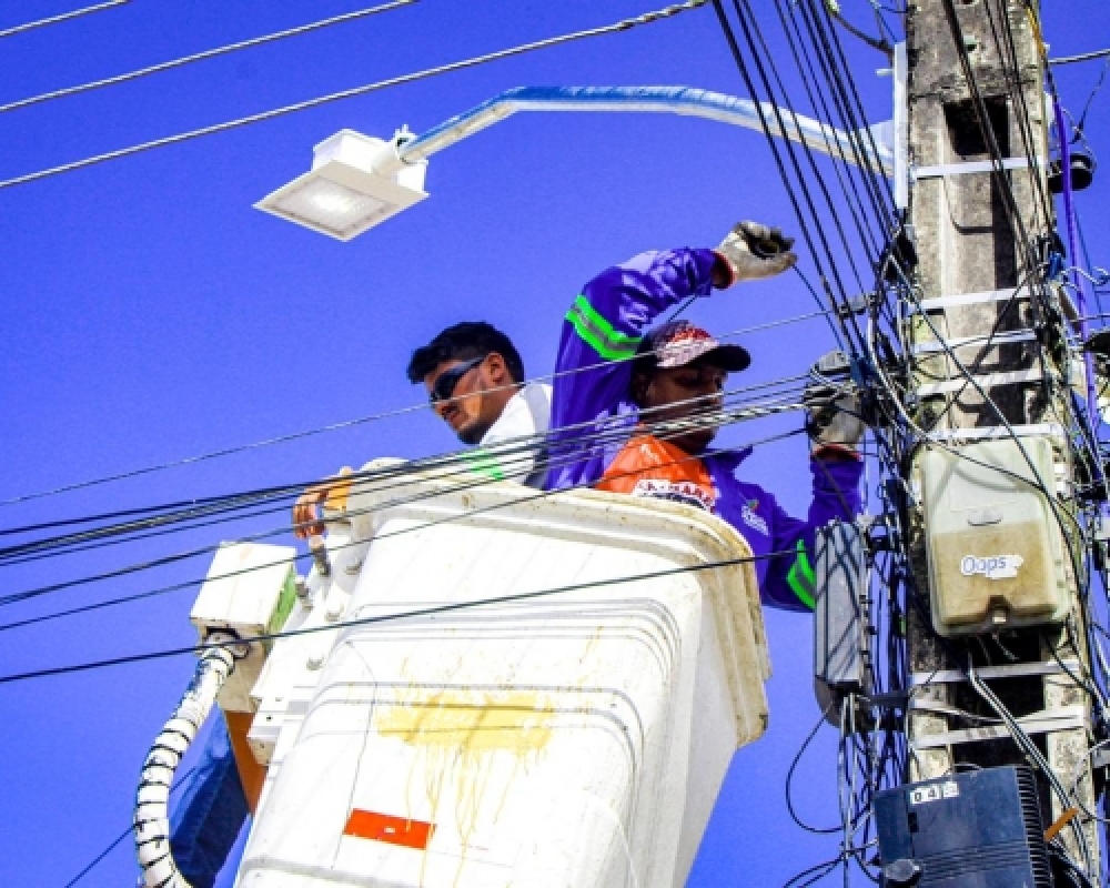 Secretaria de Infraestrutura realiza implantação de lâmpadas de LED em mais ruas de Luziápolis