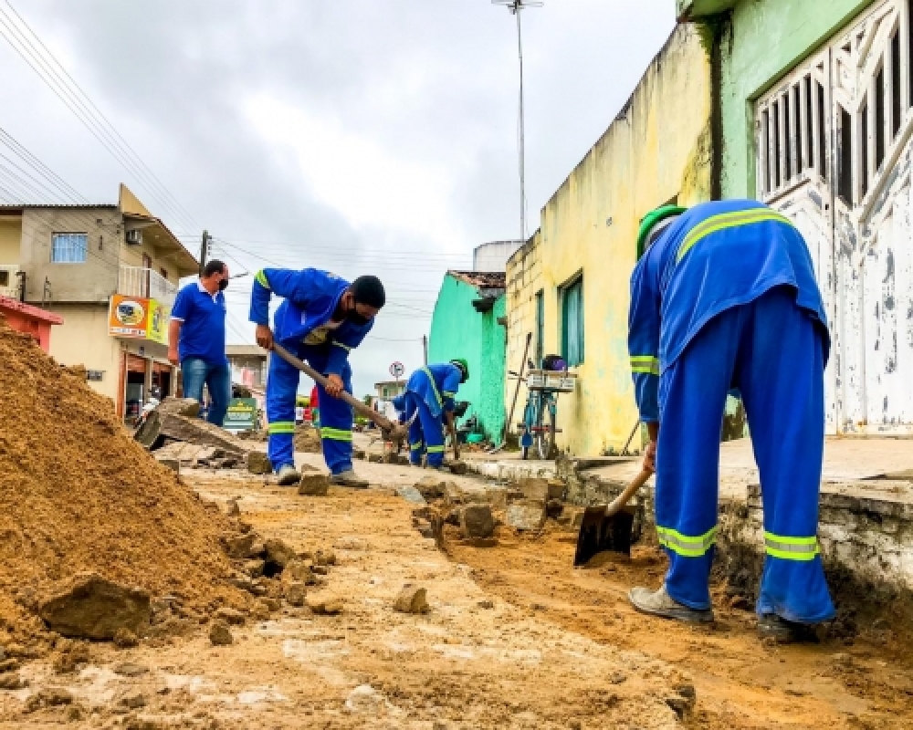 Prefeitura iniciou a interligação da drenagem da Rua Bom Jesus com a Rua Alvorada