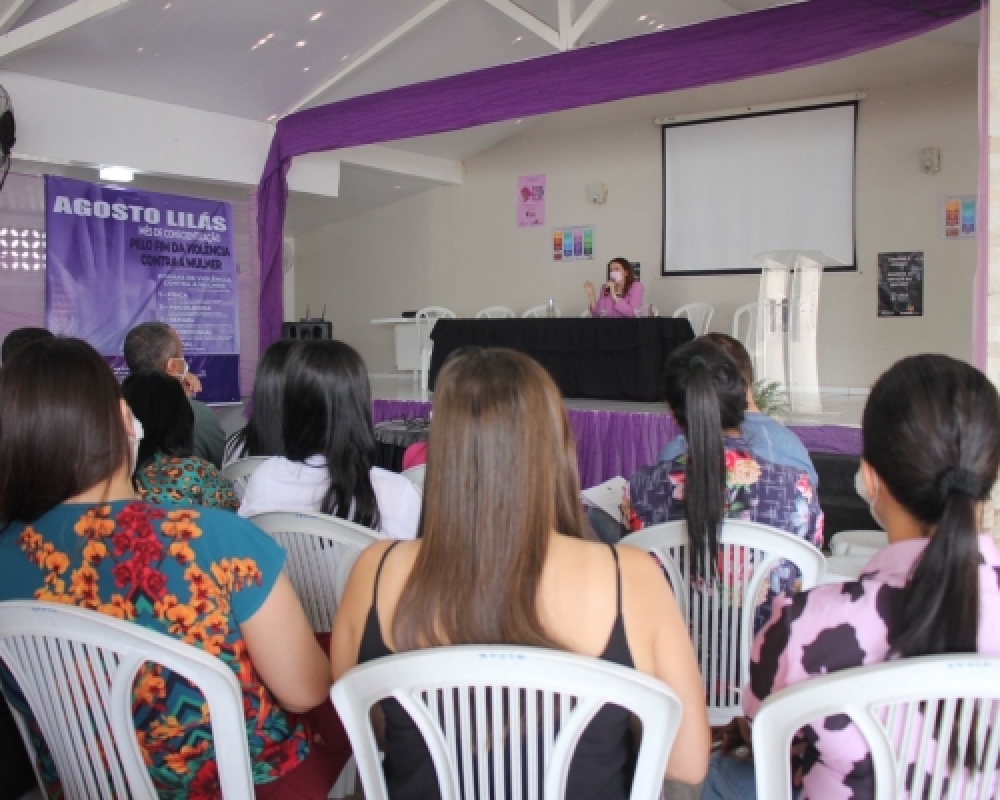 Palestra com a juíza Larrissa Gabriella marcou o encerramento da Campanha agosto Lilás 