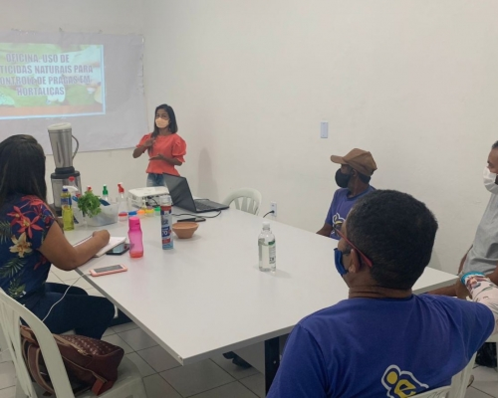 Secretaria de Educação realiza formação para os monitores das hortas escolares