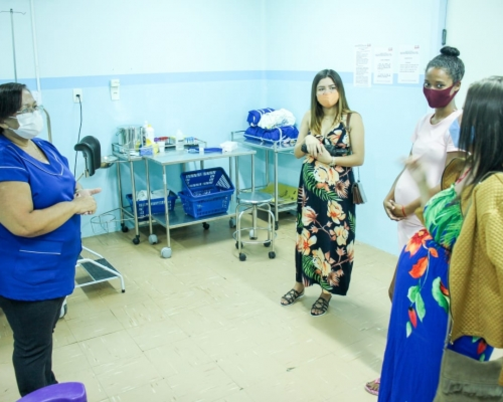 Grupo de gestantes participa de visita para conhecer as instalações da Maternidade da UMSAM