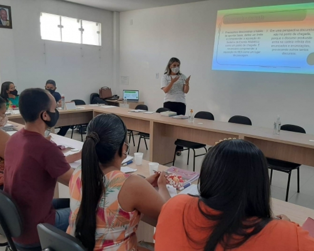 SEMED realiza mais um encontro de formação para coordenadores pedagógicos e professores 