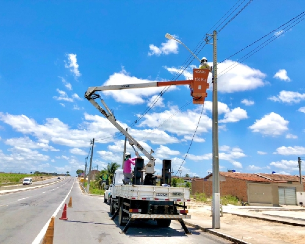 Prefeitura Instala Iluminação as margens da AL 220 no trecho próximo ao Residencial Jorge Gomes 