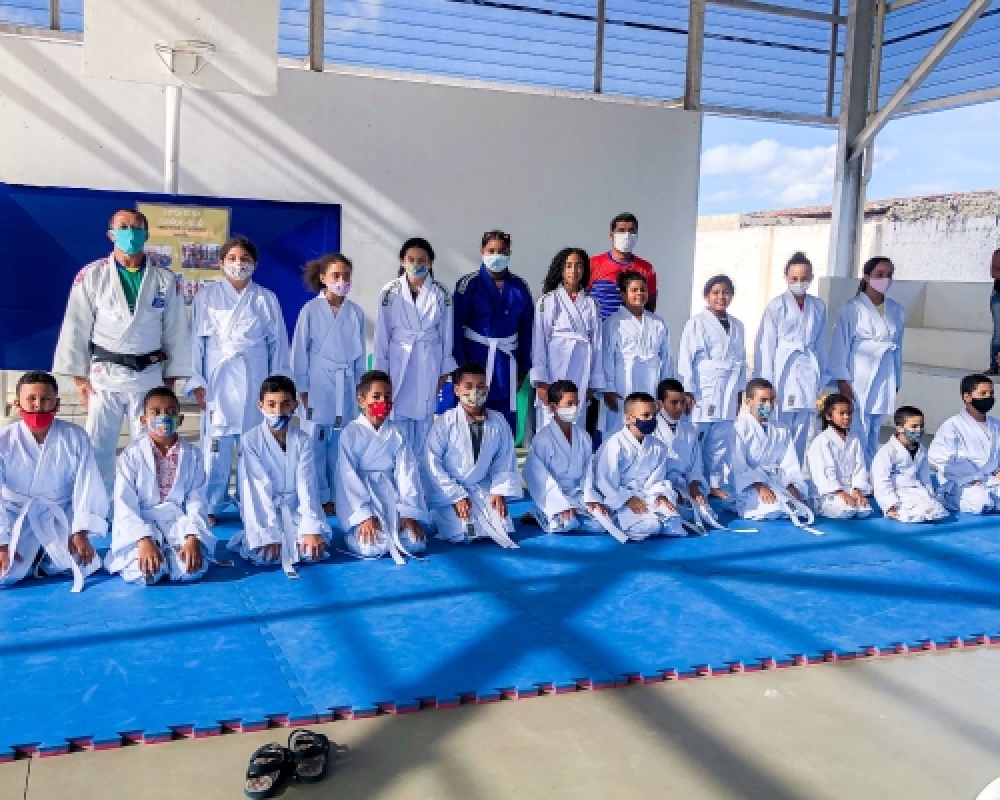 Prefeito Nicolas Pereira participou da entrega de Kimonos para o Projeto Judô Semel em Luziápolis 