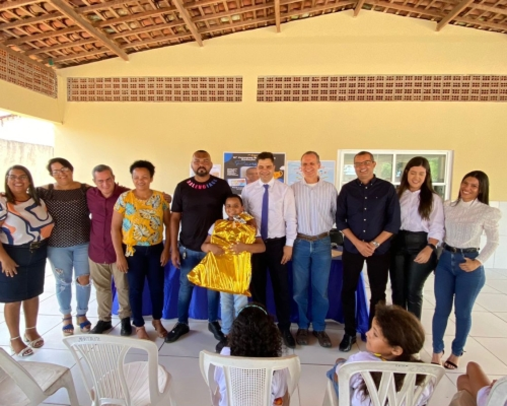 Aluno campo-algrense recebe premiação referente ao Concurso de Desenho e Redação da CGU