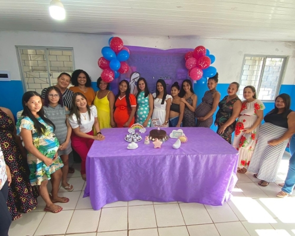 Mamães do Grupo de gestantes do CRAS de Campo Alegre recebem kits de Enxovais 