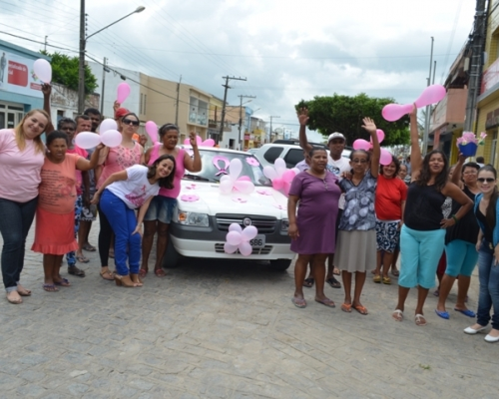 Usuários do CAPS participam de ação em comemoração ao Outubro Rosa