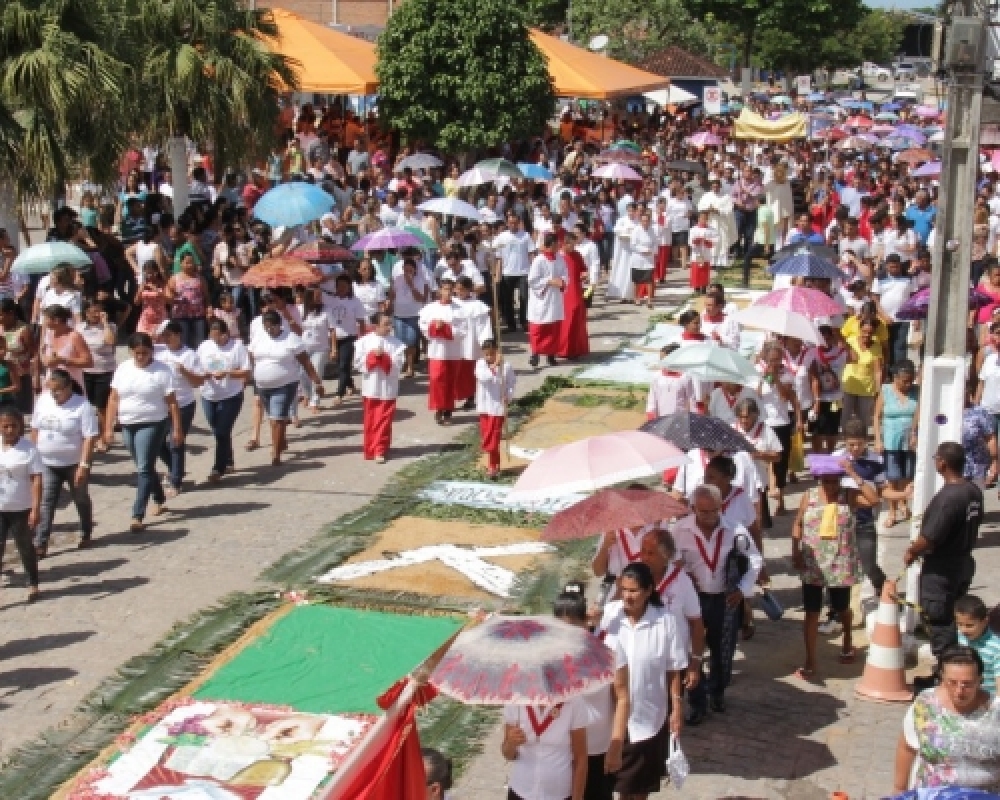 Dia de Corpus Christi é comemorado com a tradicional procissão do tapete em Campo Alegre