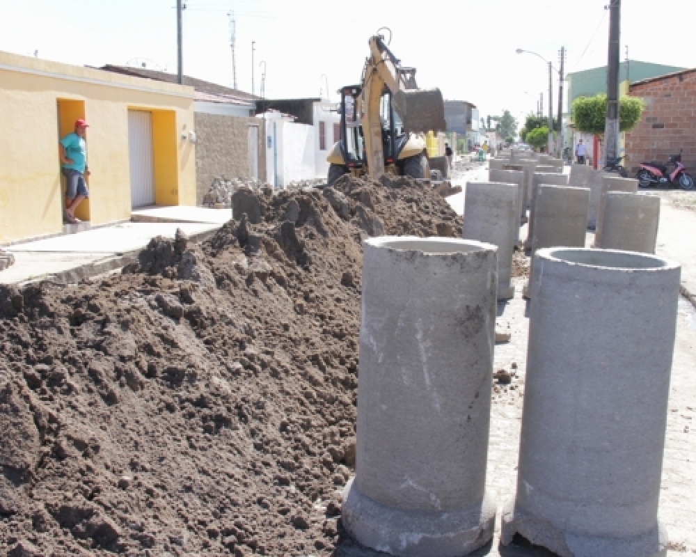 Infraestrutura: Prefeitura iniciou as obras de saneamento da Avenida Prefeito José Virgínio