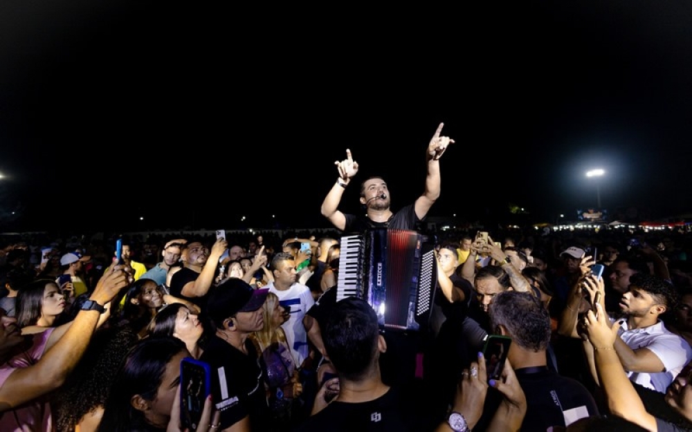 Shows com Luan Estilizado e Ana & Vanessa foi um sucesso no Povoado Chã da Imbira