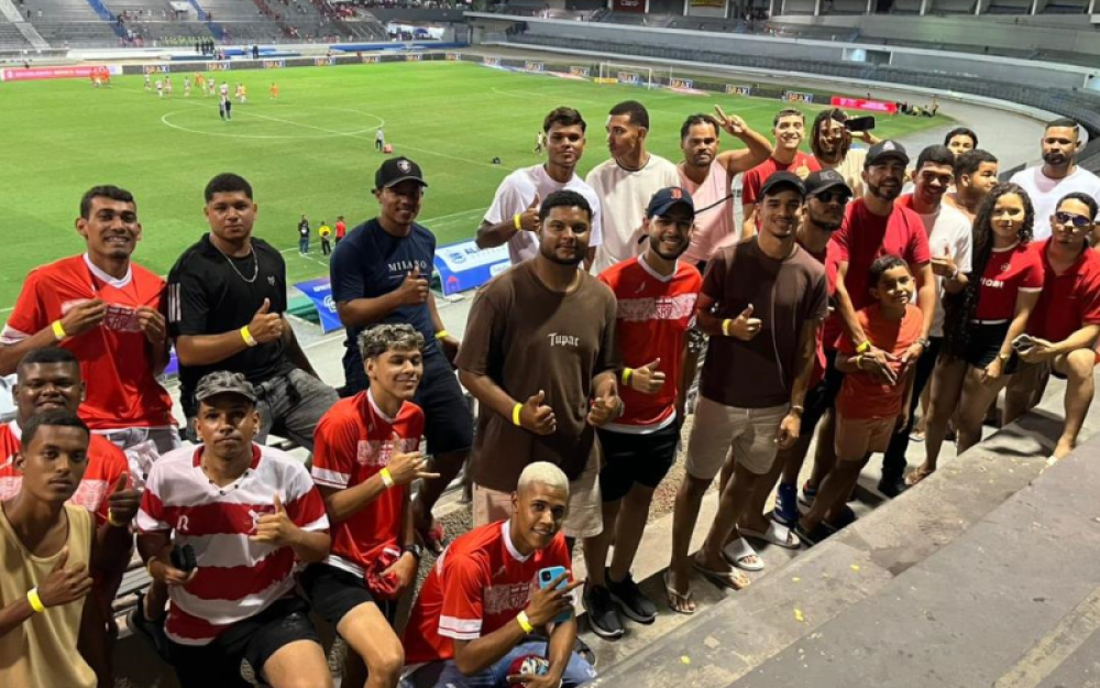Secretaria da Juventude leva grupo de jovens para assistir jogo no Estádio Rei Pelé