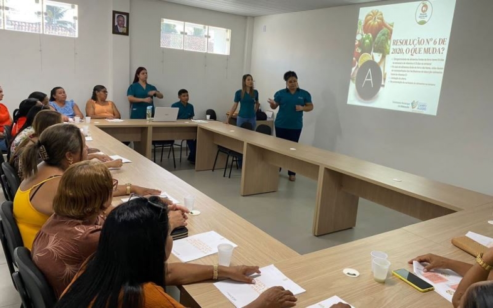 Merendeiras da Rede Municipal de Ensino de Campo Alegre participam palestras 