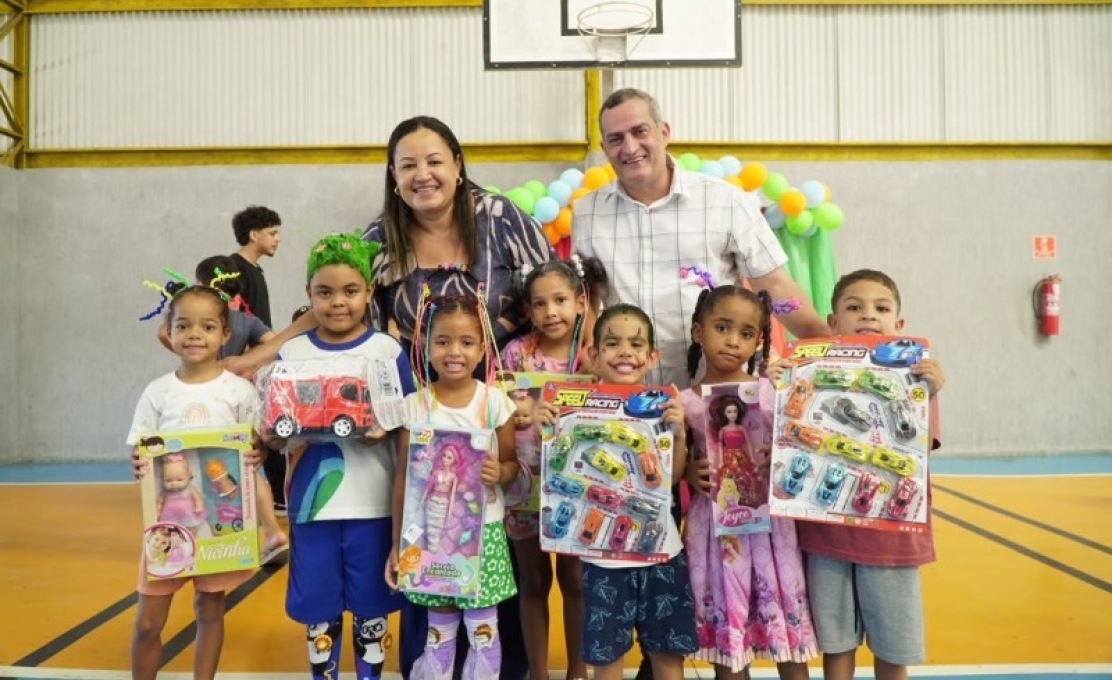 Distribuição de brinquedos marca a Semana das Crianças na Rede Municipal de Ensino de Campo ...