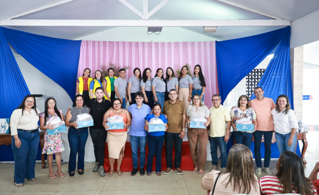 Prefeitura de Campo Alegre entrega novos fardamentos às merendeiras da Rede Municipal