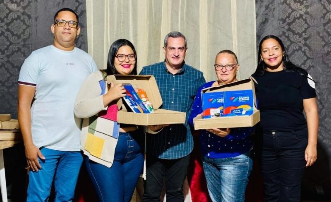 Estudantes da Educação de Jovens e Adultos de Campo Alegre recebem Kits de matérias Escolare...