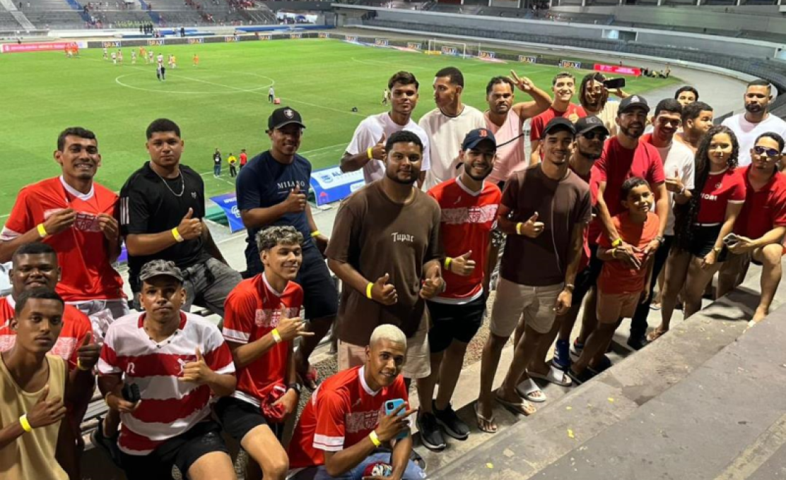 Secretaria da Juventude leva grupo de jovens para assistir jogo no Estádio Rei Pelé