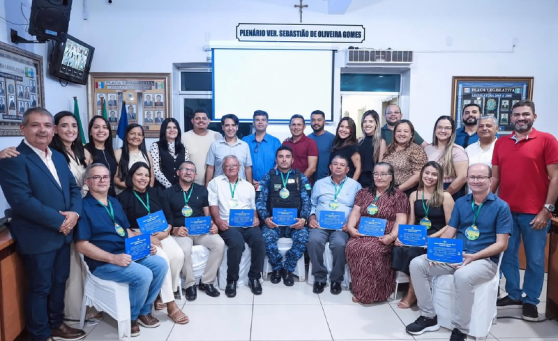 Servidores Públicos de Campo Alegre foram agraciados com a Medalha Professor Jorge Viera da Co...