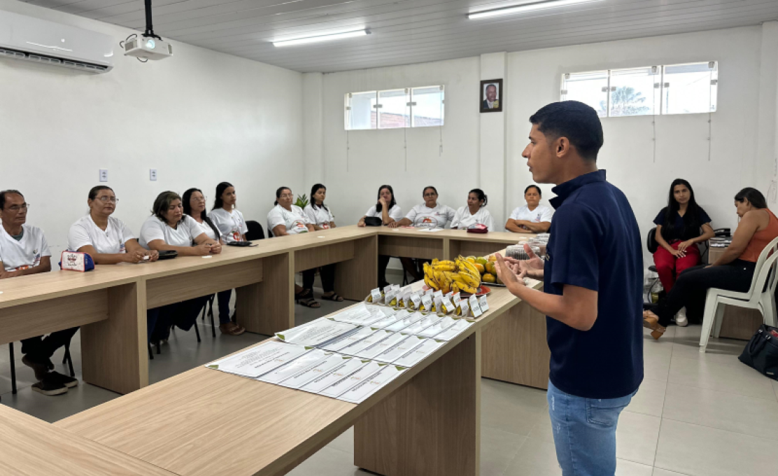 Secretaria de Educação promove Formação continuada para Merendeiras da Rede Municipal de En...