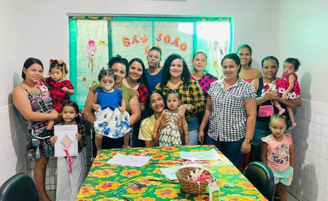 Programa Criança Feliz de Campo Alegre promove oficina de criação de balão junino