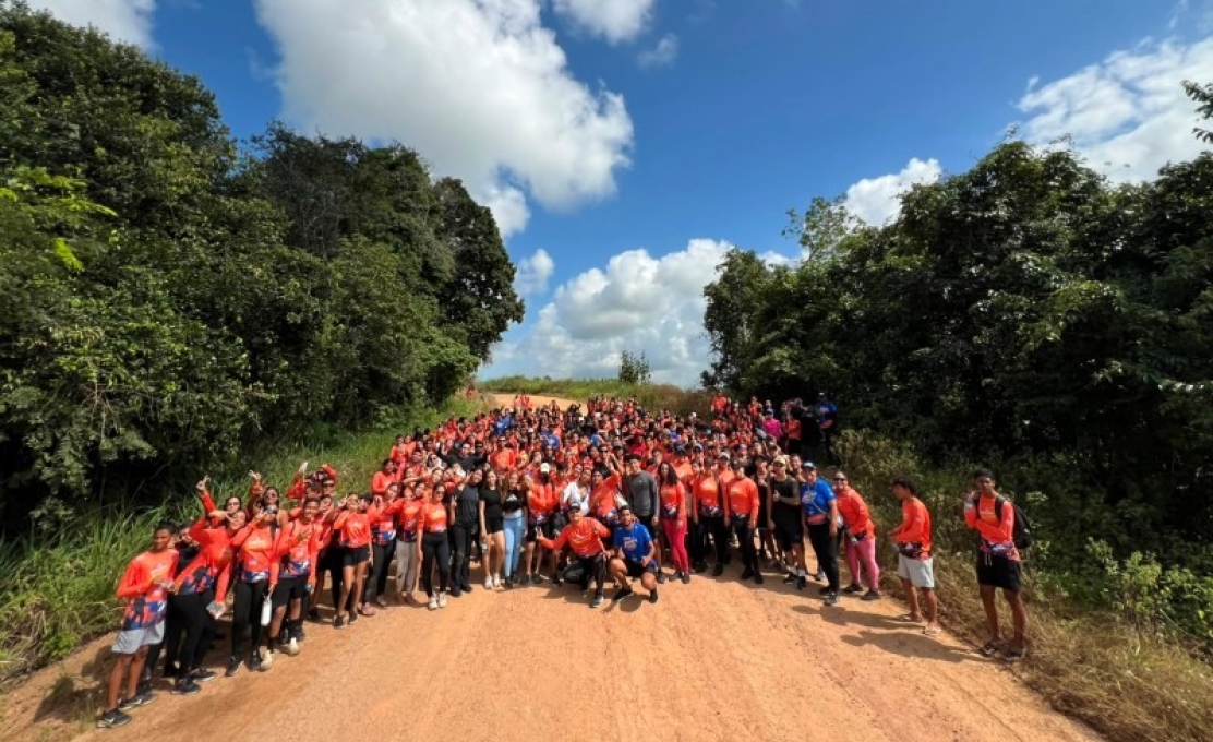 Trilha das Imbiras reúne mais de 400 jovens aventureiros em um dia de natureza, história e mu...