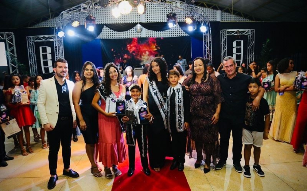 Escola Hildebrando realizou mais uma edição do Tradicional Baile Estudantil e elegeu o casal 2023