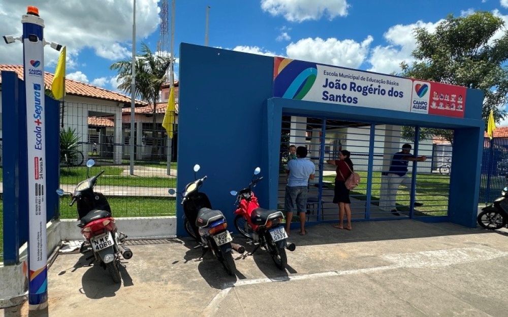 Prefeitura de Campo Alegre instala totens de segurança em escolas da Rede Municipal de Ensino
