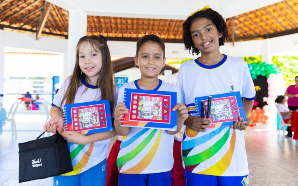 Prefeitura de Campo Alegre distribui Livros da Oficina de Pintura Bobbie Goods para Escolas da Rede Municipal 