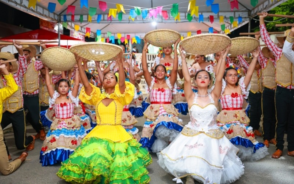 Caravana do Forró 2026 levou apresentações de quadrilhas juninas e shows ao Bairro Belo Horizonte