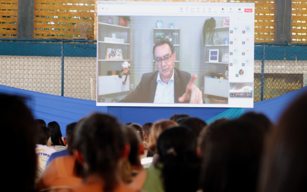 Profissionais da educação de Campo Alegre participam de palestra com o renomado escritor Augusto Cury
