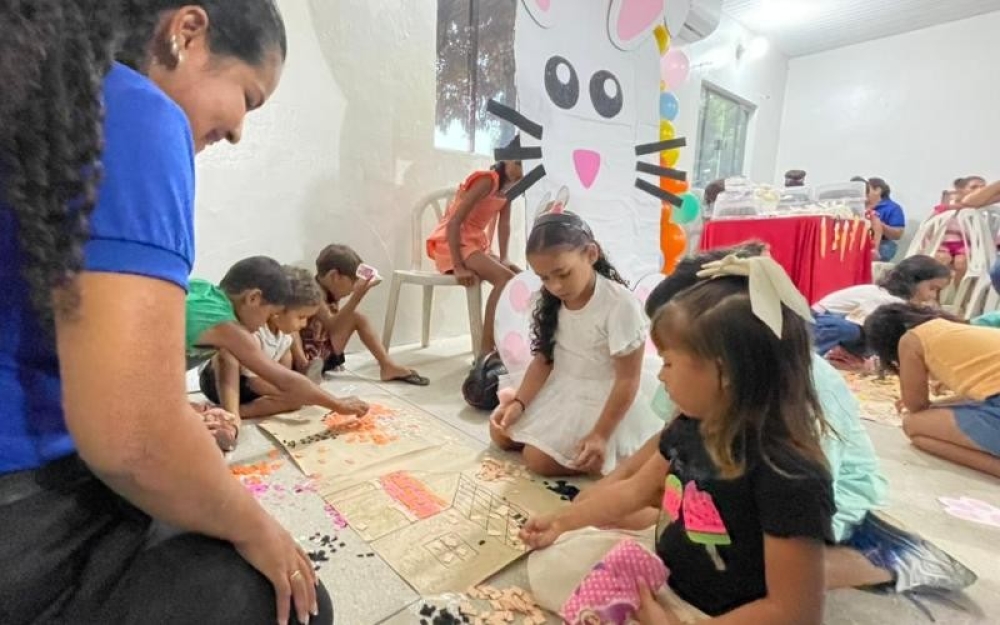 Crianças atendidas pelo projeto Criança Feliz em Luziápolis participam de eventos sobre a Páscoa