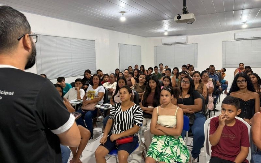 Diretoria de Cultura promove reunião com os pais dos novos membros do Grupo Contadores de Histórias