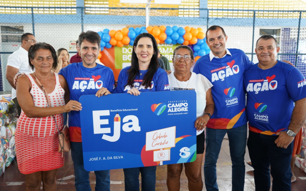 Prefeitura de Campo Alegre entrega cartões do Bolsa EJA para alunos da Educação de Jovens e Adultos
