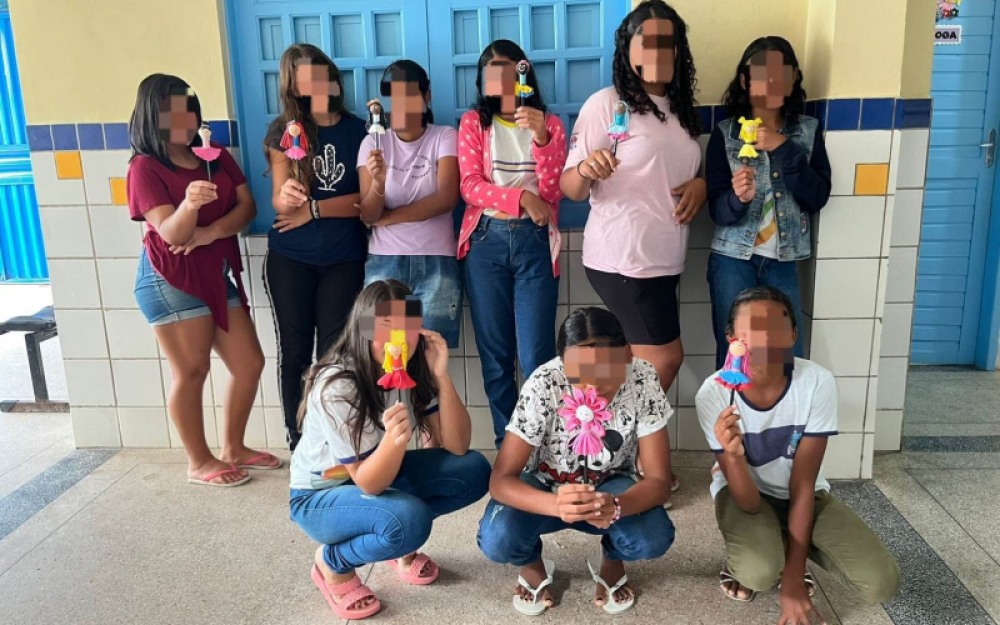 Crianças e adolescentes institucionalizados do Abrigo Regional participam de Oficina de Artesanato