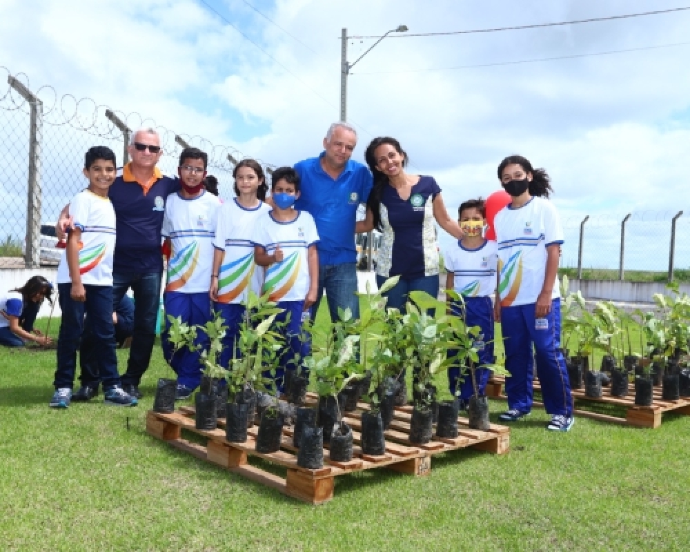Estudantes da Rede Municipal de Ensino são premiados em Concurso de Desenho e Redação 