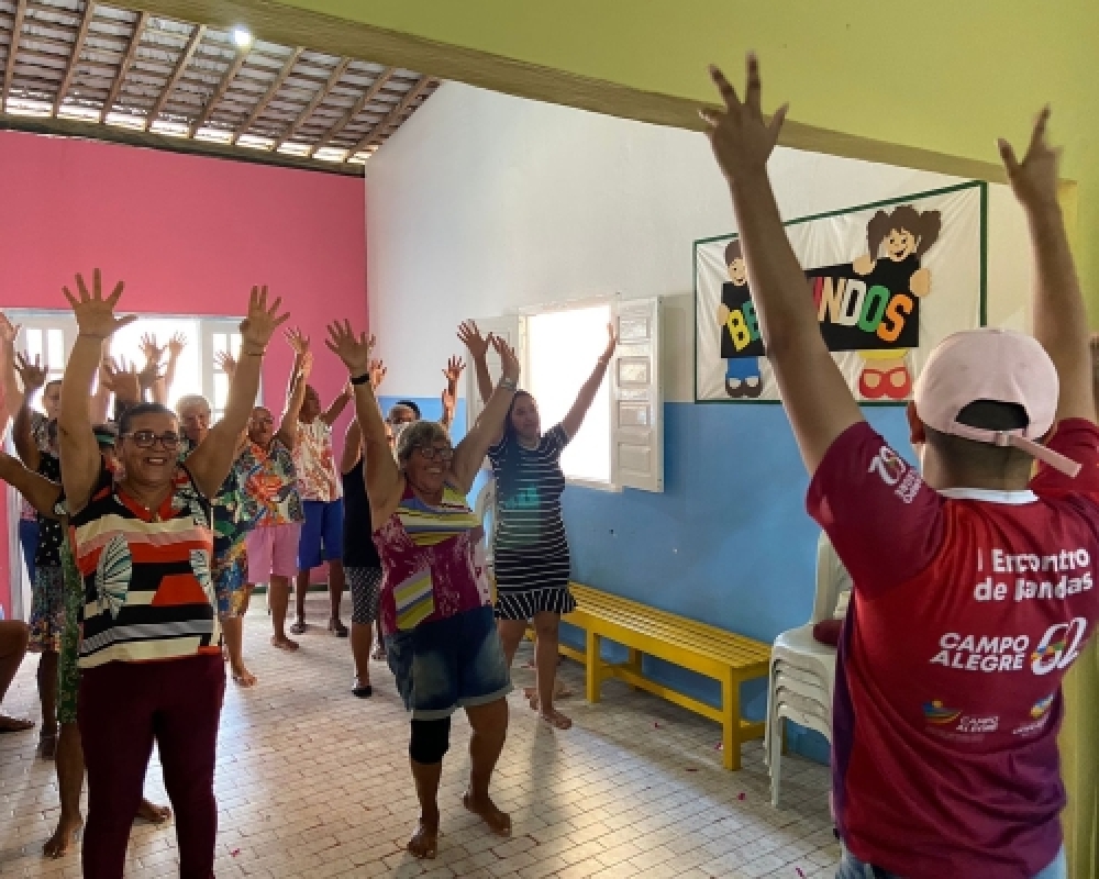 Secretaria da Mulher inicia grupo de dança para o grupo de idosos e mulheres atendidos pelo CRAS