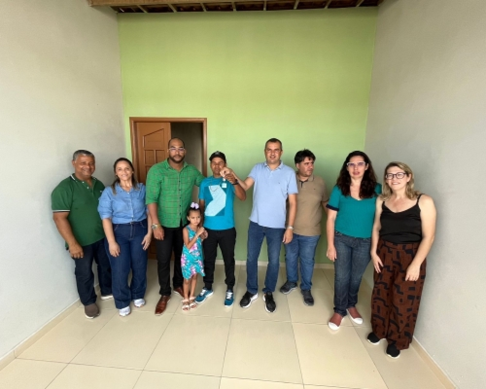 Prefeitura de Campo Alegre entregou mais 05 novas casas no Conjunto Benedito de Lira