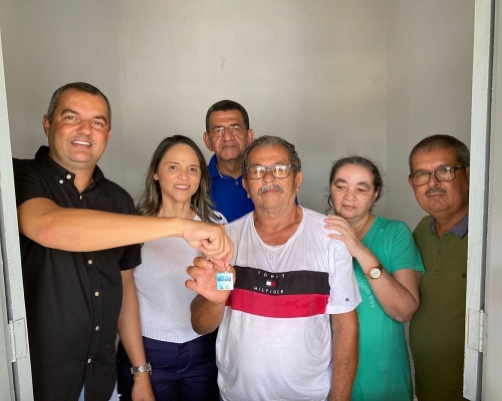 Prefeito Nicolas Pereira entregou mais uma casa pelo Programa Minha Casa Renovada em Luziápolis 