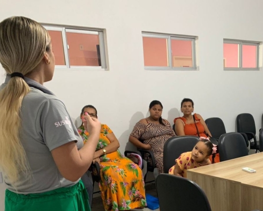 Grupo de Gestantes recebe importantes informações através de técnicas da Secretaria de Saúde 
