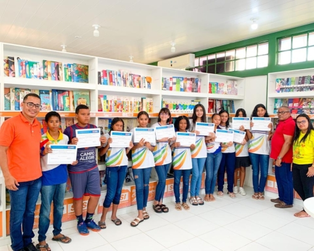 SEMED realiza entrega de certificados do Curso trilha do conhecimento em parceria com o SESI