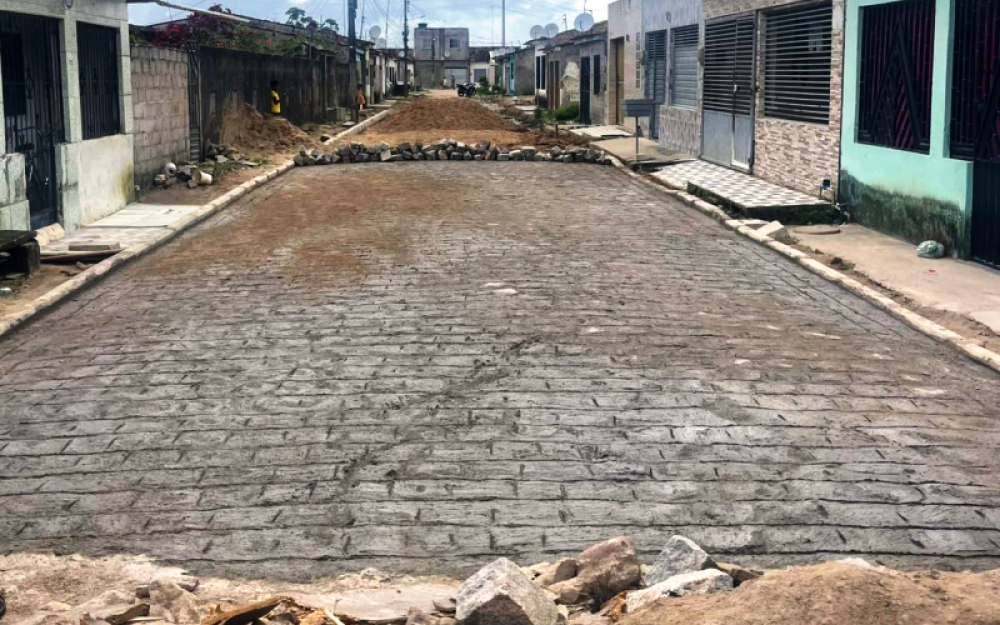 Obras de pavimentações de ruas seguem avançando no Distrito Luziápolis