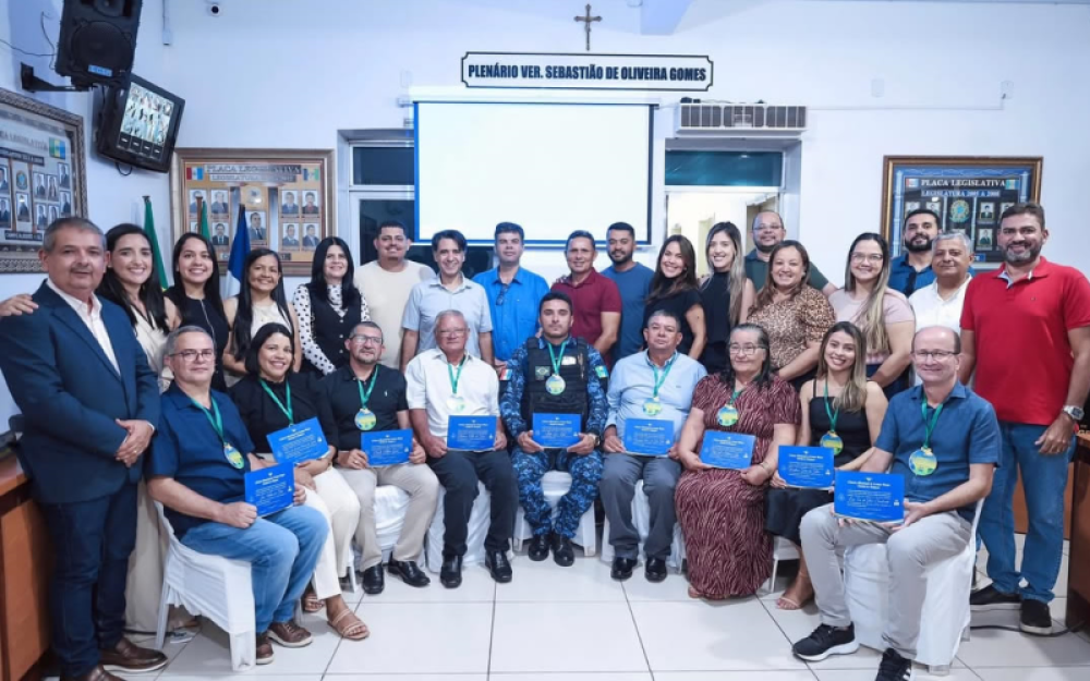 Servidores Públicos de Campo Alegre foram agraciados com a Medalha Professor Jorge Viera da Costa