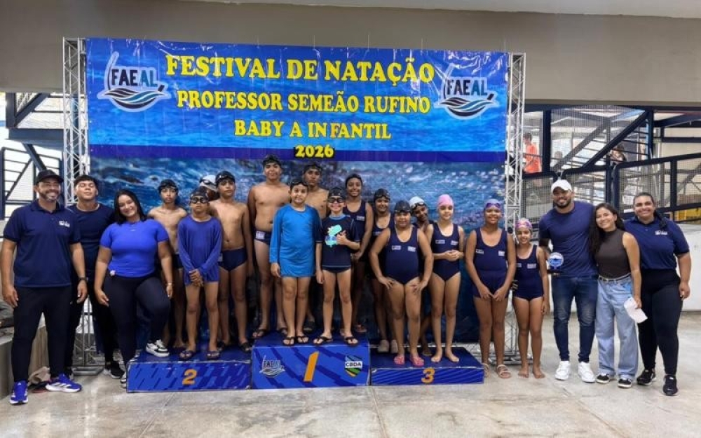 Alunos do Projeto Amo Nadar se destacam no Troféu Semeão Rufino realizado no Colégio Santa Úrsula em Maceió 