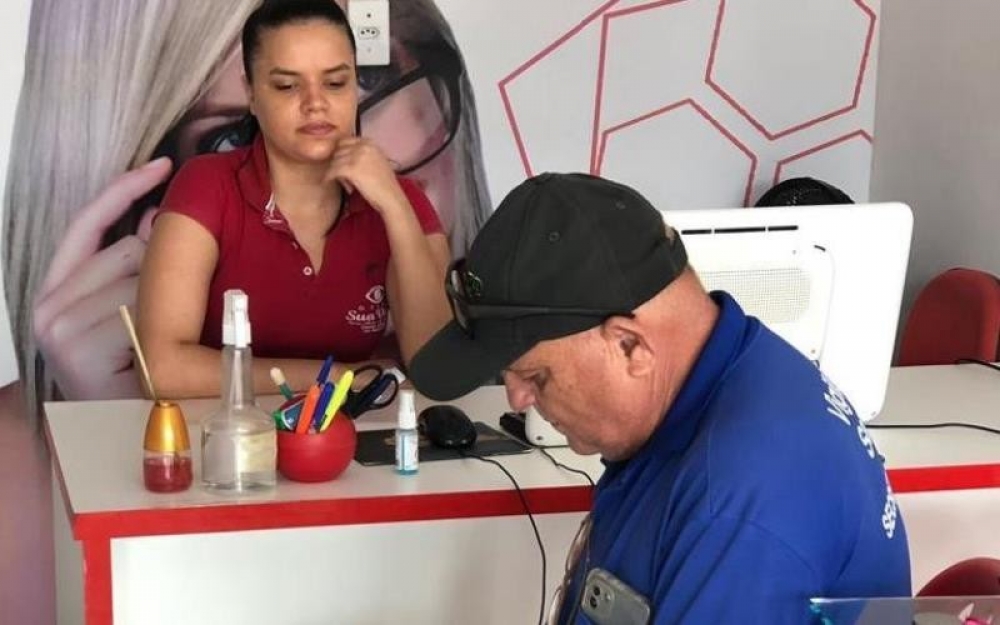 Vigilância Sanitária realiza serviços de inspeção nas óticas do município