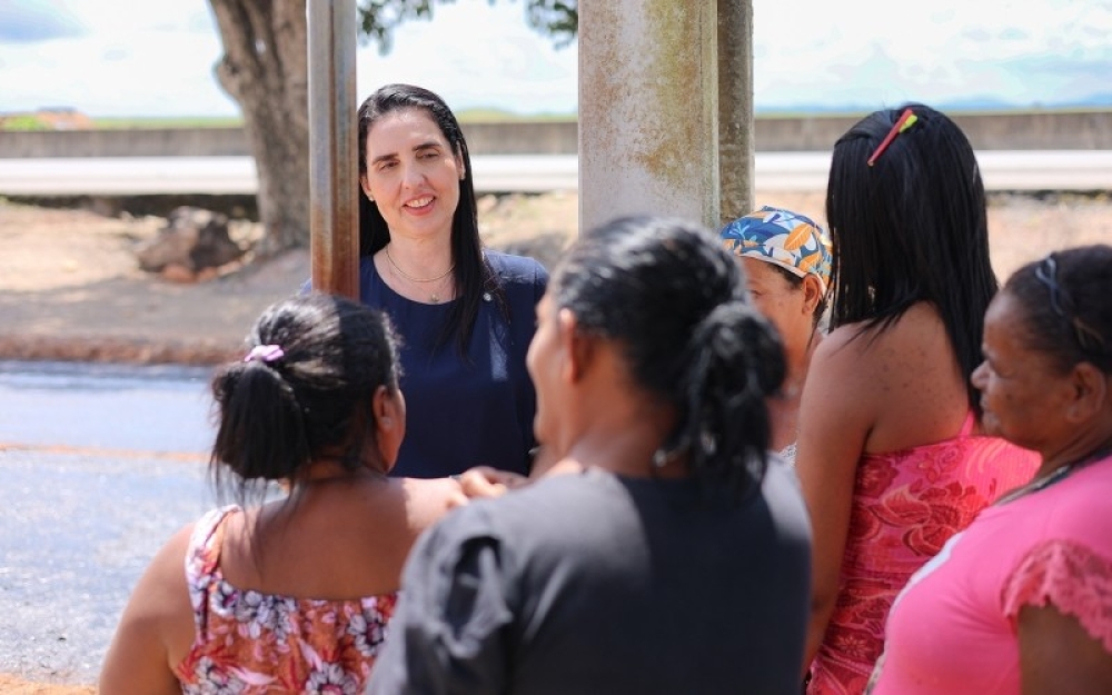 Prefeita Pauline Pereira acompanha o início da Pavimentação asfáltica de Ruas no Bairro Belo Horizonte