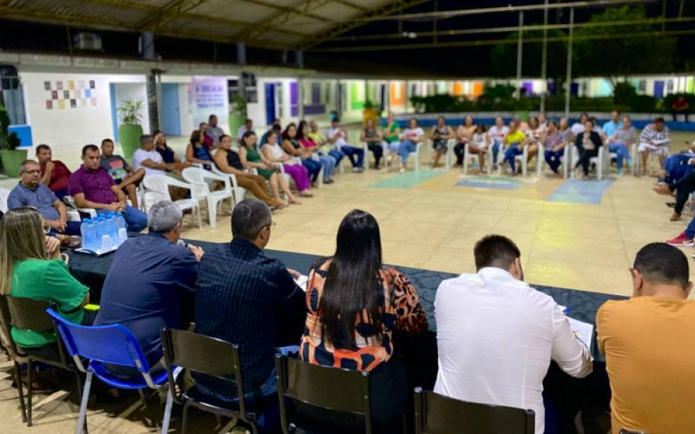 Prefeito Nicolas Pereira participa de reunião com educadores sobre os precatórios do FUNFEF
