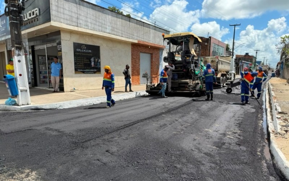 Prefeitura e Governo de Alagoas iniciam a pavimentação asfáltica de 21 ruas no distrito Luziápolis 