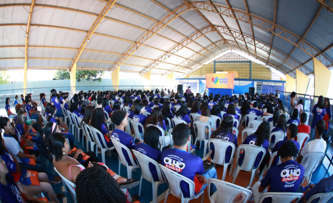 Mais de 300 estudantes participaram da aula inaugural do Cursinho de Olho no ENEM 2025 em Campo...