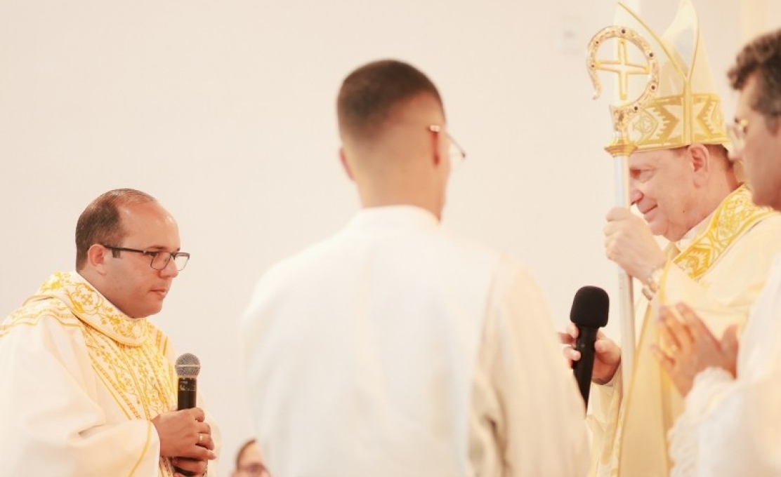 Comunidade católica de Campo Alegre prestigia a posse do Padre Lauro Almeida na Paróquia do S...
