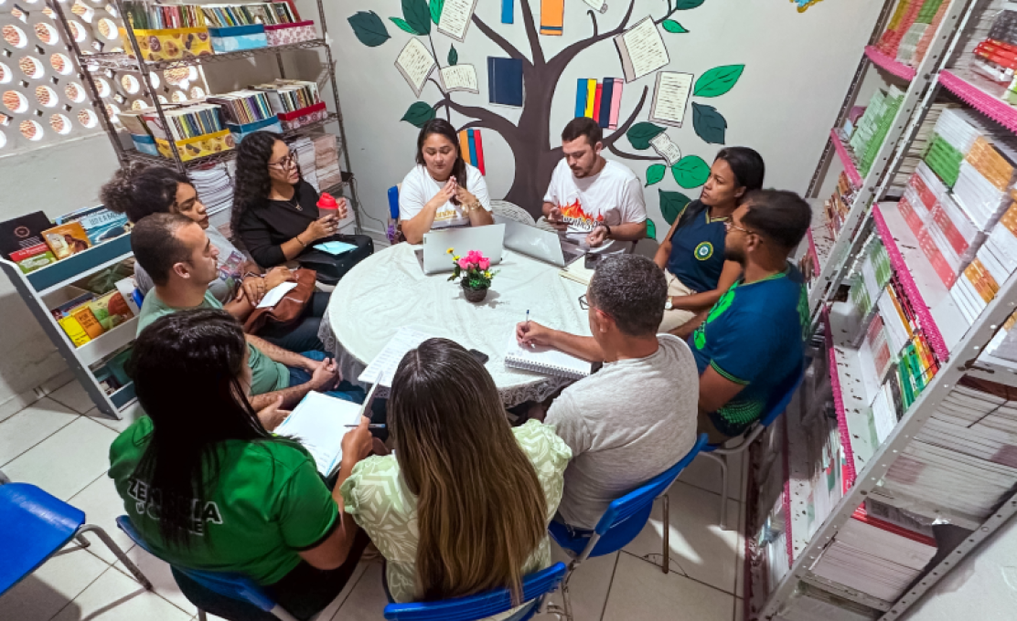 Projeto Vidas: Secretaria Municipal de Educação recebe visita de Representantes da Editora Ap...